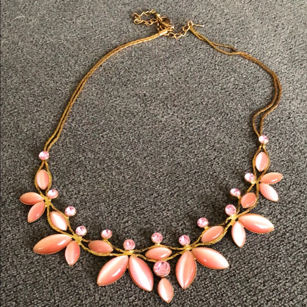 🔥sale! Vintage pink Avon necklace